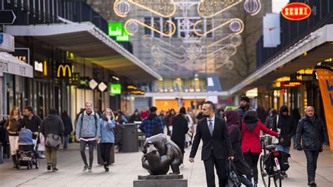 Discover the Lijnbaan in Rotterdam | #RotterdamCentrum