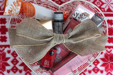 CHRISTMAS GIFT IDEA: DIY BEAUTY BASKET