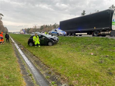 Wypadek Na Autostradzie A Na Miejscu L Dowa Mig Owiec Lpr