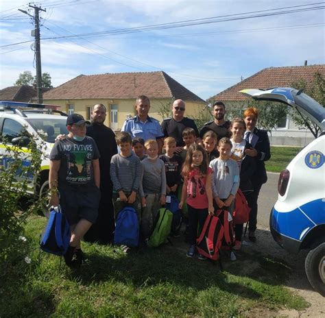 ÎNCEPE ȘCOALA Poliția Română alături de copiii care provin din familii