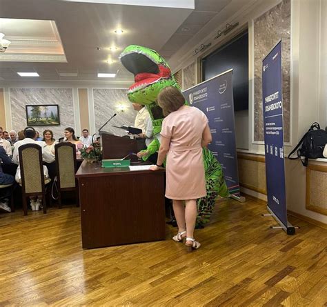 Выпускница химфака ННГУ пришла забирать диплом в костюме динозавра ...