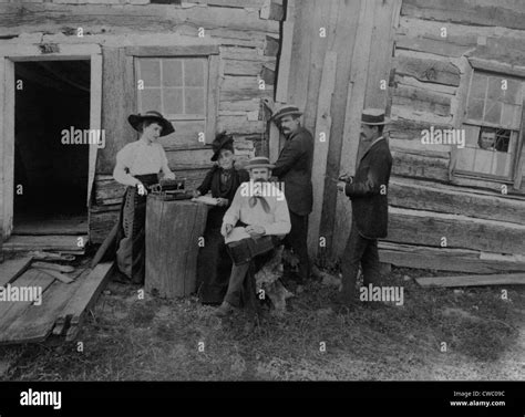 Abraham Lincoln's log cabin. The Lincoln Log Cabin Association work at ...