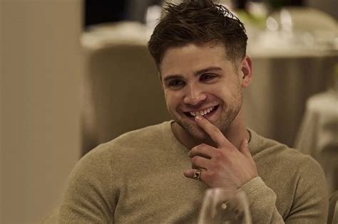 Looking Back On Leo Woodall S The White Lotus Sex Scene