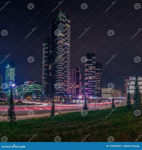 Cityscape Milan by night editorial stock image. Image of light - 133402639