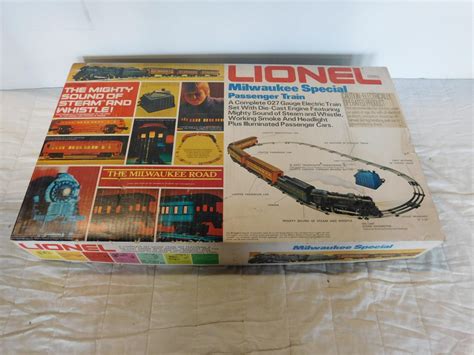 Lot - Lionel "O" Gauge Train Set