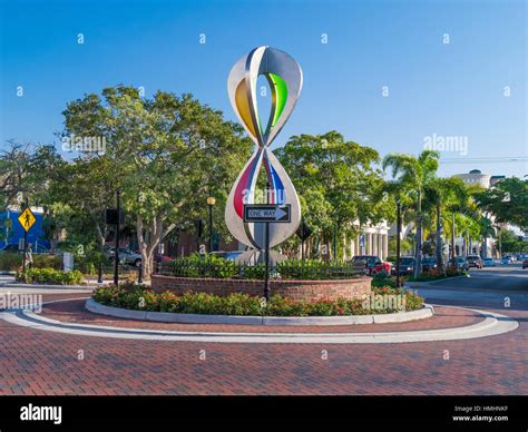 Roundabout of art hi-res stock photography and images - Alamy