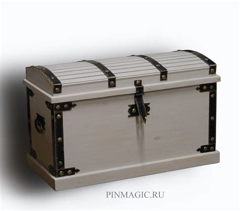 Сундук с кованными элементами. — PIN MAGIC