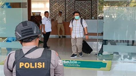 Penggeledahan Kantor Dinas Peternakan Jatim Kpk Sita Uang M Jam