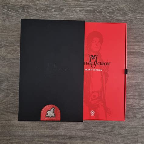 NEW Hot Toys 10th Anniversary MIS10 MICHAEL JACKSON BEAT IT VERSION 1 6TH SCALE COLLECTIBLE