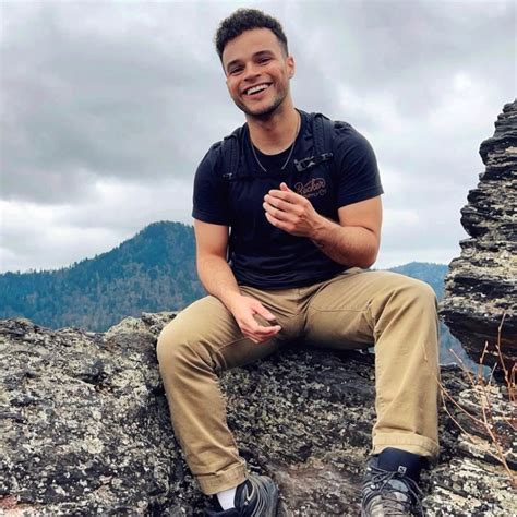 Sweet Gay Romance Blossoms On Netflix Sweet Magnolias