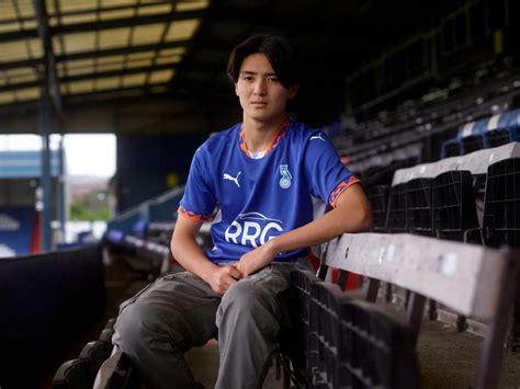 camisa titular oldham athletic