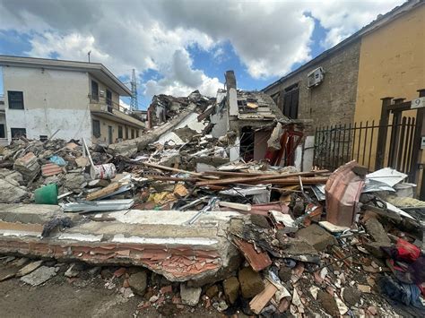 Esplosione E Crollo Della Palazzina A Saviano Recuperato Il Corpo