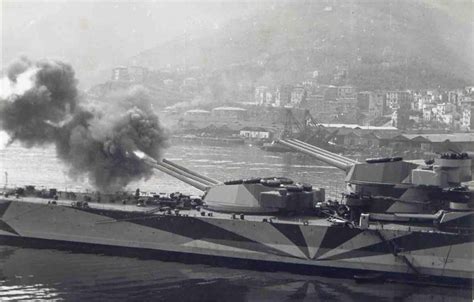 The italian battleship Vittorio Veneto firing during an exercise in the ...