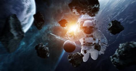 Astronauta Que Flota En Elementos De La Representación Del Espacio 3d De Esta Imagen Stock De