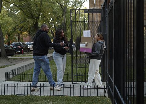 As SNAP benefits run dry, ‘grocery buddies’ are footing their neighbors