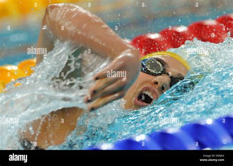 Stephanie Rice Swims To Win Gold In A World Record Time Of 4 29 45