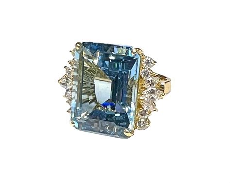 Vintage Aquamarine and Diamond Ring