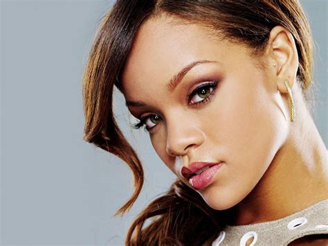 10 datos alucinantes de Rihanna que te dejarán sin palabras - Fan World 