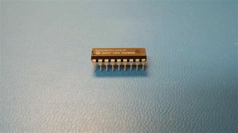 Pc Pic C I P Microchip Bit Otprom Mhz Microcontroller