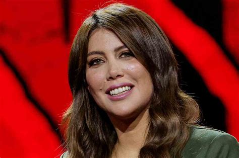 Wanda Nara, il décolleté sfida la censura di Instagram: primo piano mai 