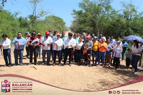 Camino saca cosechas en la localidad de Cuauhtémoc Gobierno Municipal