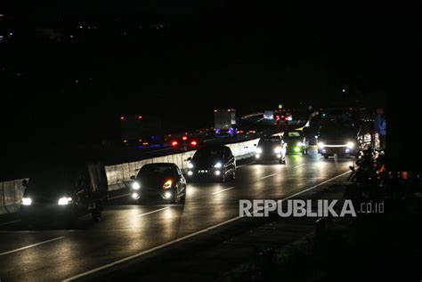 Prediksi Jumlah Kendaraan Melintas Di Jalan Tol Semarang Solo