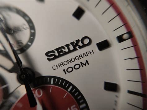 How does a chronograph watch work? - Lux Horology