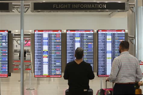 Cuántos vuelos cancelados hay en los aeropuertos de Nueva York hoy