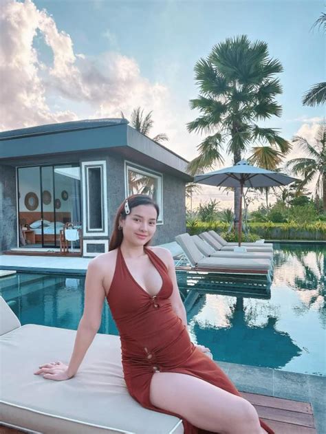 Đăng ảnh diện bikini cực nóng bỏng khi bầu bí Phương Trinh Jolie nhận chỉ trích nặng nề