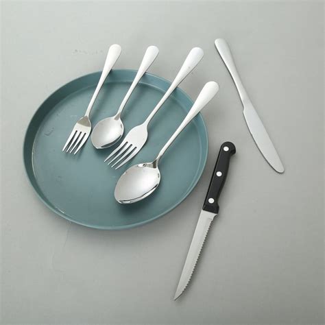 SET DE CUBIERTOS PLATEADOS DE ACERO INOXIDABLE 24 PCS Importadora San