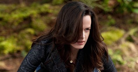 Twilight 20 Wild Details Only True Fans Know About Esme Cullen