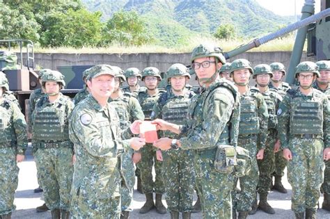 空軍防空部指揮官視導戰術總驗收參賽部隊 慰勉官兵整備辛勞 軍聞 空軍防空部指揮官視導戰術總驗收參賽部隊 慰勉官兵整備辛勞 青年日報