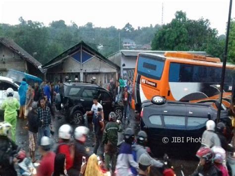 Bus Seruduk Kendaraan Ini Nama Nama Korban Kecelakaan Maut Di