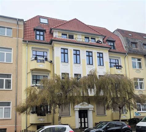 Sonnige Dachgeschosswohnung Mit Einbauk Che Und Balkon Tageslichtbad