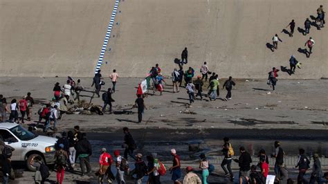 Fotos Cientos De Migrantes Rompen Cerco De Seguridad En M Xico Para