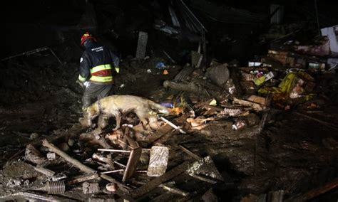 Chuva Recorde Em Quase Anos Deixa Ao Menos Mortos E