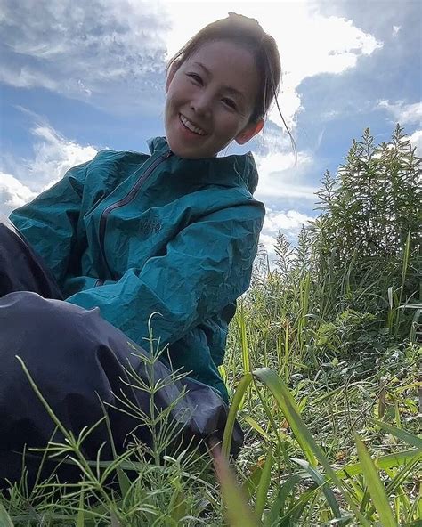 【画像】土まみれでも美しい〝奇跡の46歳女優〟農作業ショットに反響「相変わらずお綺麗」「変わらずキュート」「今日は農業ガールだったんですね ...