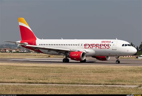 Ec Lle Iberia Express Airbus A At Verona Villafranca Photo Id