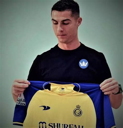 Ronaldo Arrival at Al Nassr Club, Record Ronaldo jersey Sales : r/Crownee_FC