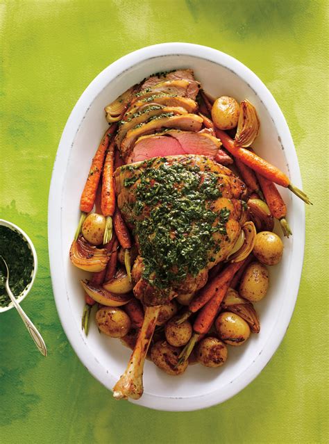 Gigot dagneau rôti sauce aux herbes RICARDO