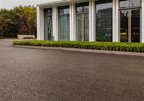 When to Seal New Concrete Driveway: Best Timing Tips