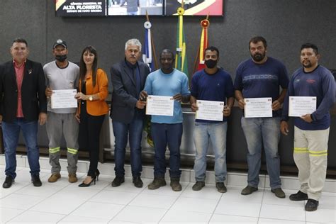 Leonice Naldo E Ailton Homenageiam Equipe De Ilumina O P Blica Da