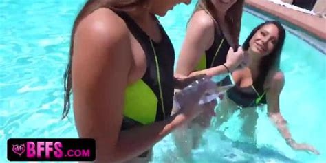 Underwater Sexgames Fuck With Horny Bikini Babes Tnaflix