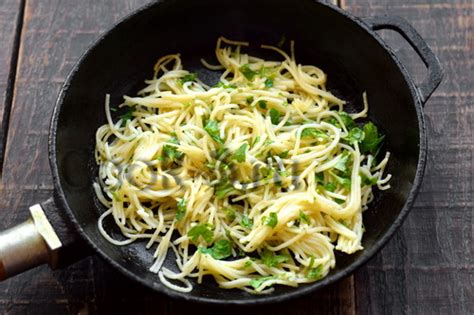 Мешочки из яиц с макаронами – рецепт с фото