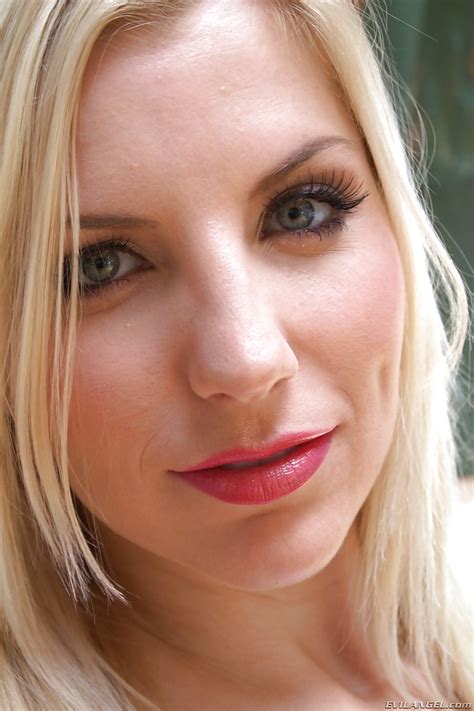 Sexy Babe Ashley Fires Uncovering Her Big Ass And Sweet Pussy Outdoor Porno Bilder Sex Fotos