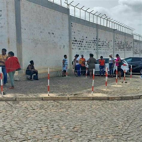 Praia Reclusos Da Cadeia De S O Martinho Em Greve A Na O Jornal