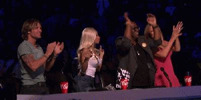 Nicki Minaj Claps With Her Ass FunSubstance