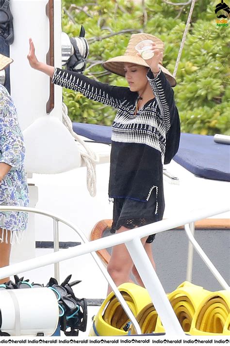 Jessica Alba Wearing A Bikini In Hawaii Set