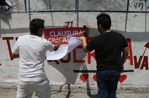 Ciudadanos Colocan Sellos De Clausura En Bardas Con Propaganda De