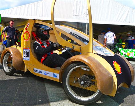 Aston University Students Create a Hydrogen-Powered Cardboard Race Car!